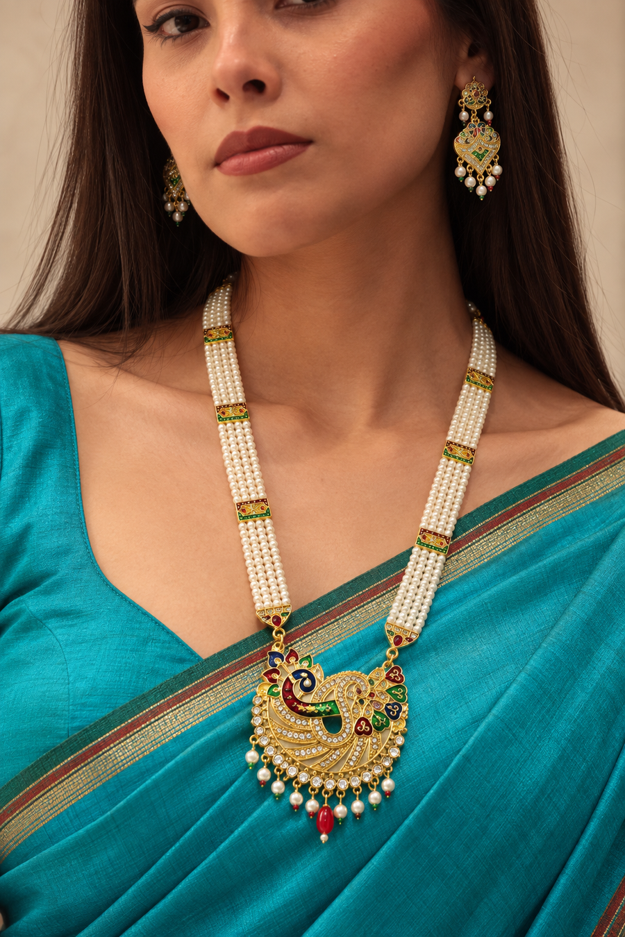 Rani Haar 749 peacock pendant detail