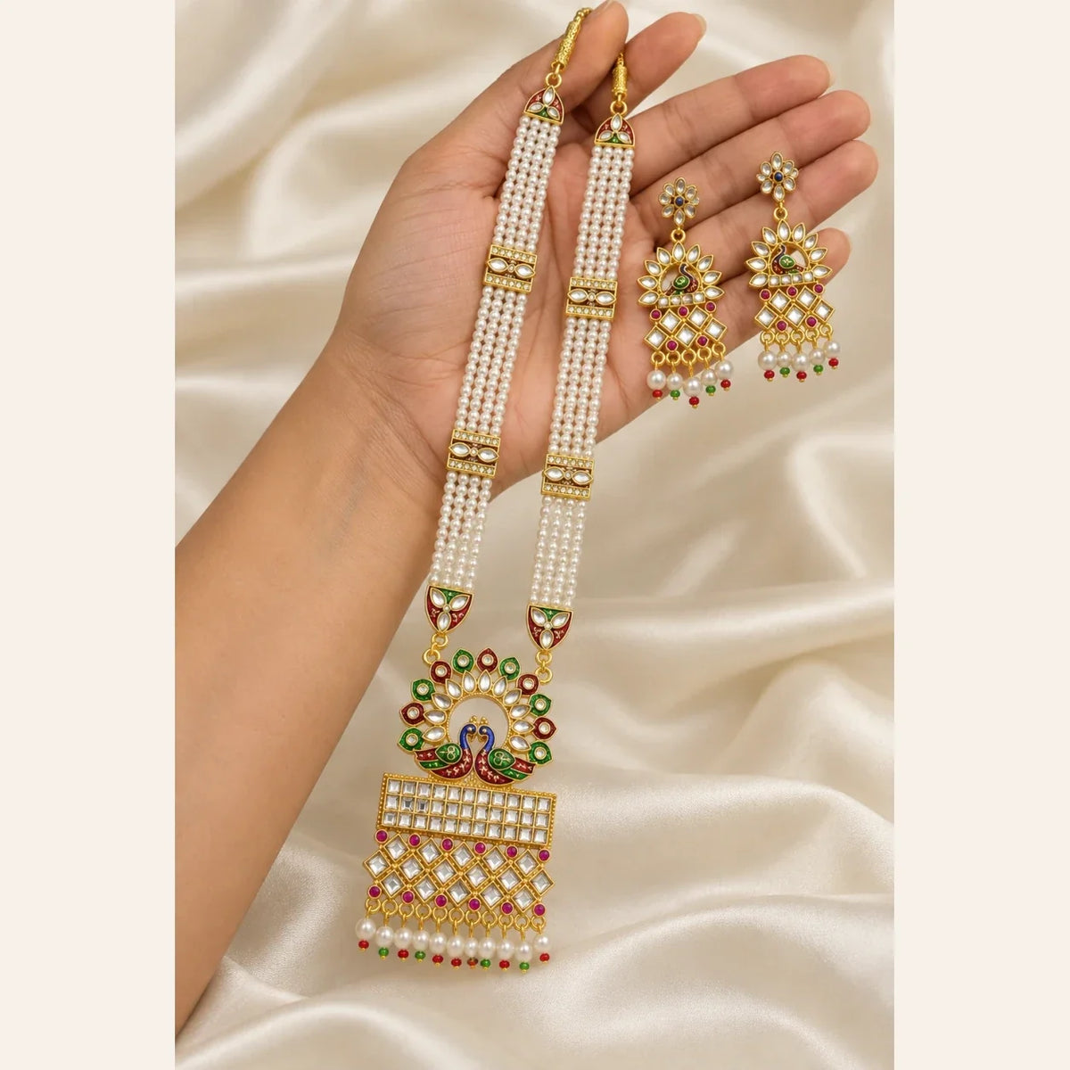 Rha0609 Rani Har 03 Presented In Hand